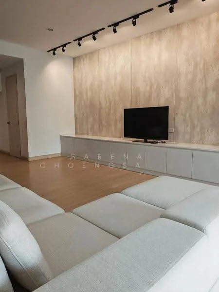 3 Bedroom condo in Baan Sathorn Chao Phraya