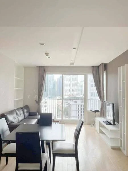 2 Bedroom condo in Siri At Sukhumvit