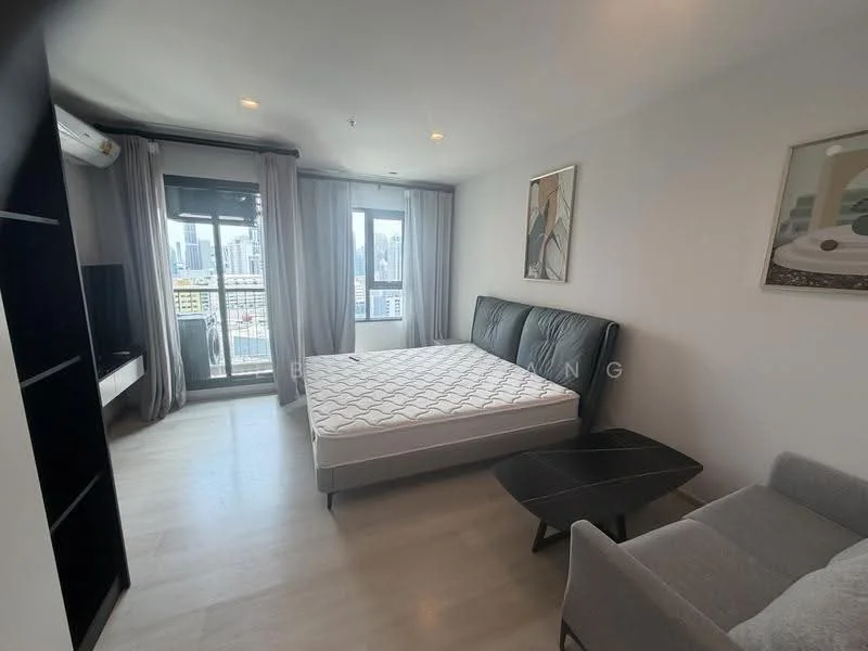 1 Bedroom condo in Life One Wireless