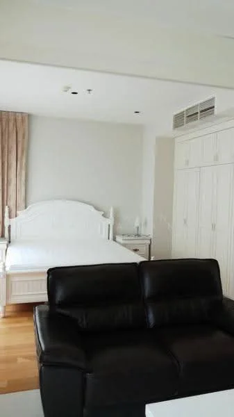 1 Bedroom condo in The Emporio Place