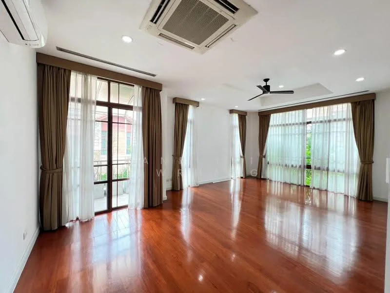 4 Bedroom condo in Baan Sansiri Sukhumvit 67