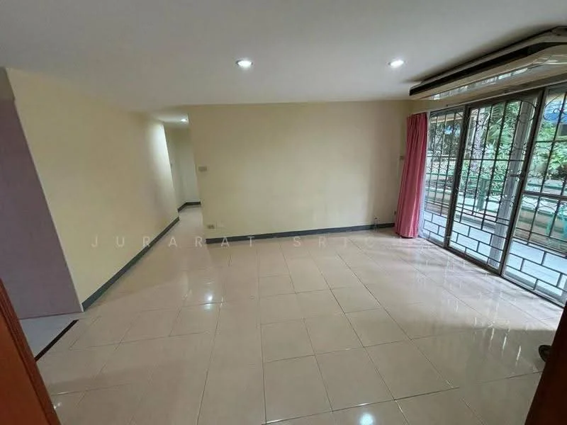 2 Bedroom condo in Waterford Park Rama 4