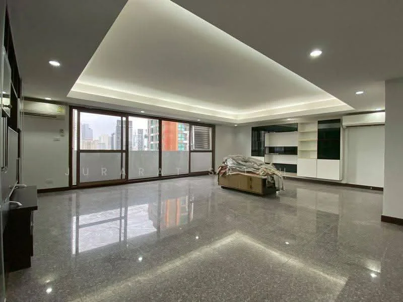 4 Bedroom condo in Royal Castle Sukhumvit