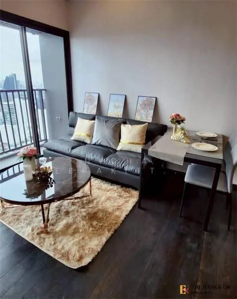 2 Bedroom condo in Park Origin Thonglor