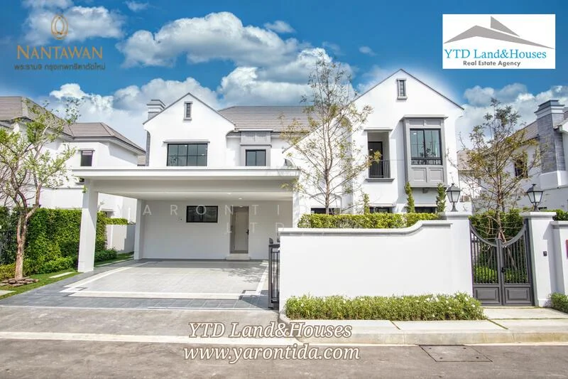 4 Bedroom condo in Nantawan Rama 9 - New Krungthepkreetha