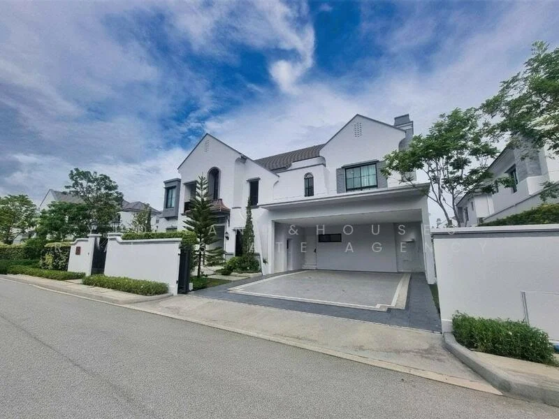 4 Bedroom condo in Nantawan Rama 9 - New Krungthepkreetha