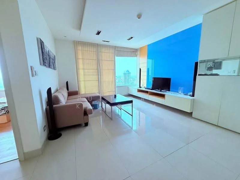 2 Bedroom condo in Watermark Chaophraya