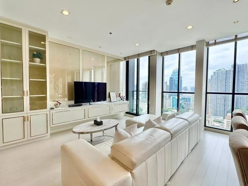 2 Bedroom condo in Noble Ploenchit