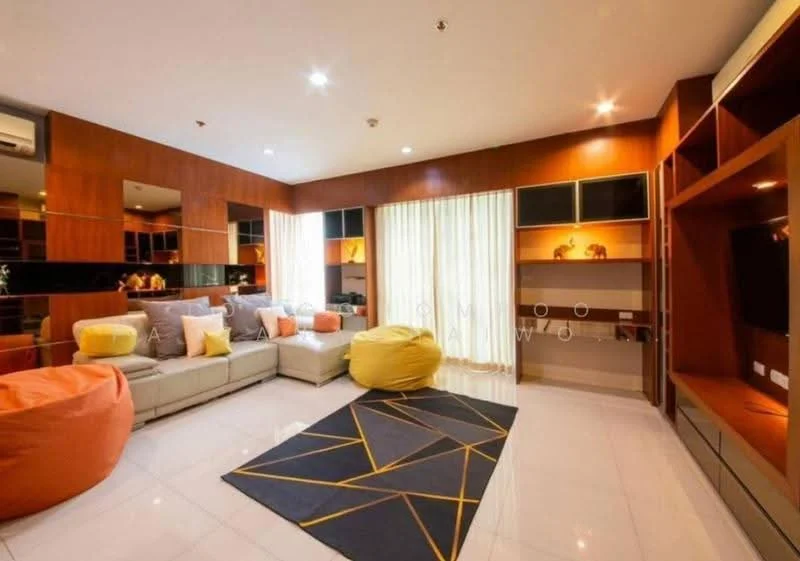 2 Bedroom condo in Villa Asoke
