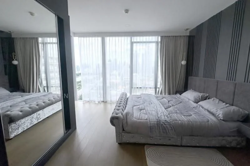 2 Bedroom condo in Siamese Exclusive Queens