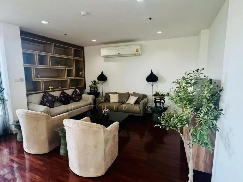 4 Bedroom condo in Suwansawat Condo