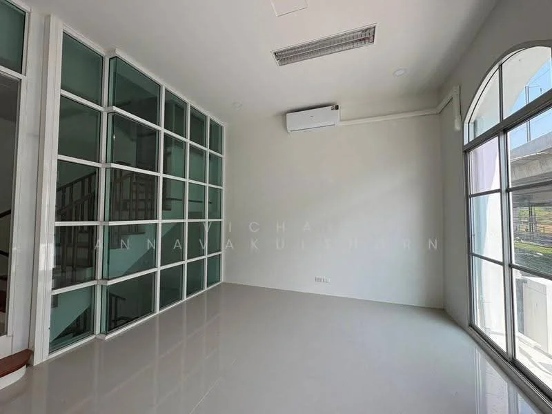 4 Bedroom condo in Baan Klang Muang Monte-Carlo