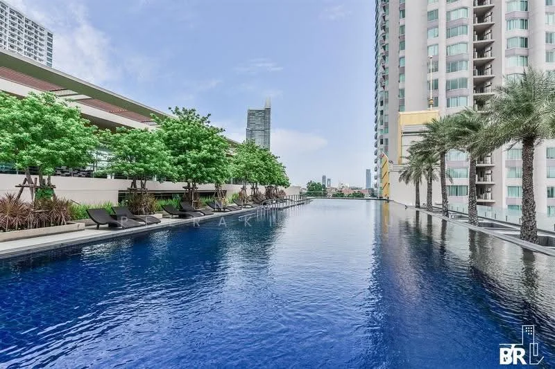 2 Bedroom condo in Watermark Chaophraya