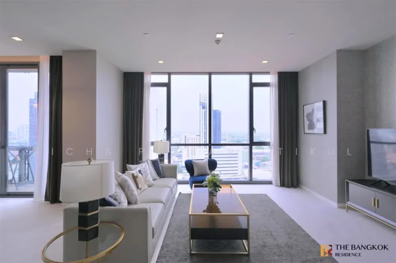 2 Bedroom condo in The Monument Thonglor
