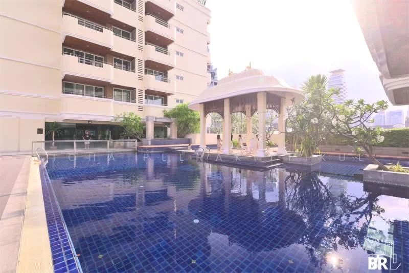 4 Bedroom condo in Piyathip Place