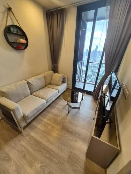 1 Bedroom condo in Oka Haus Sukhumvit 36