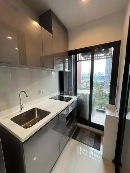 1 Bedroom condo in Life One Wireless