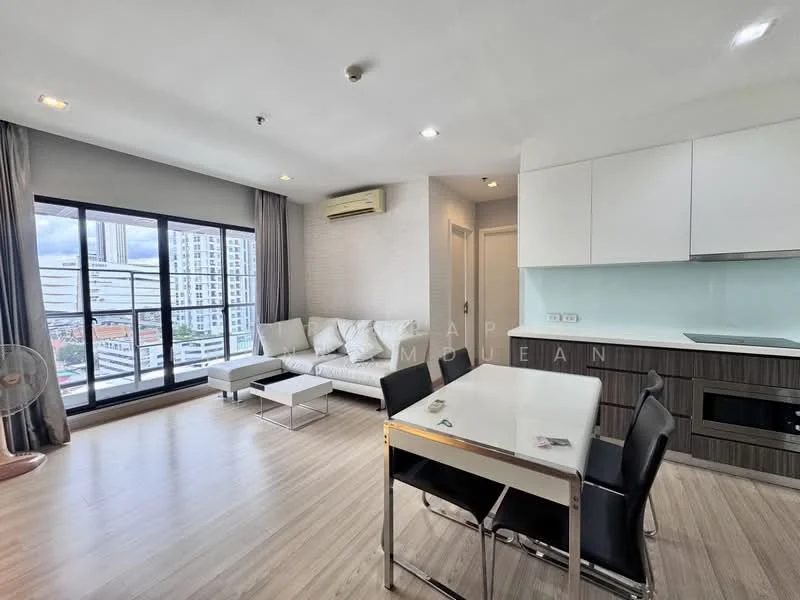 2 Bedroom condo in Urbano Absolute Sathon-Taksin
