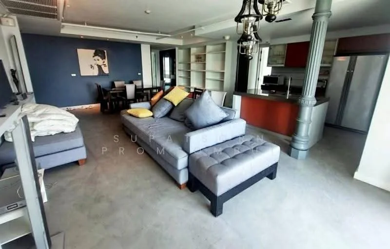 2 Bedroom condo in Urbana Langsuan