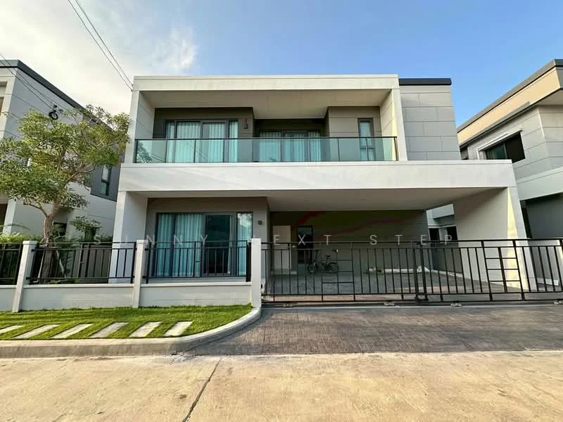 4 Bedroom condo in Centro Bangna
