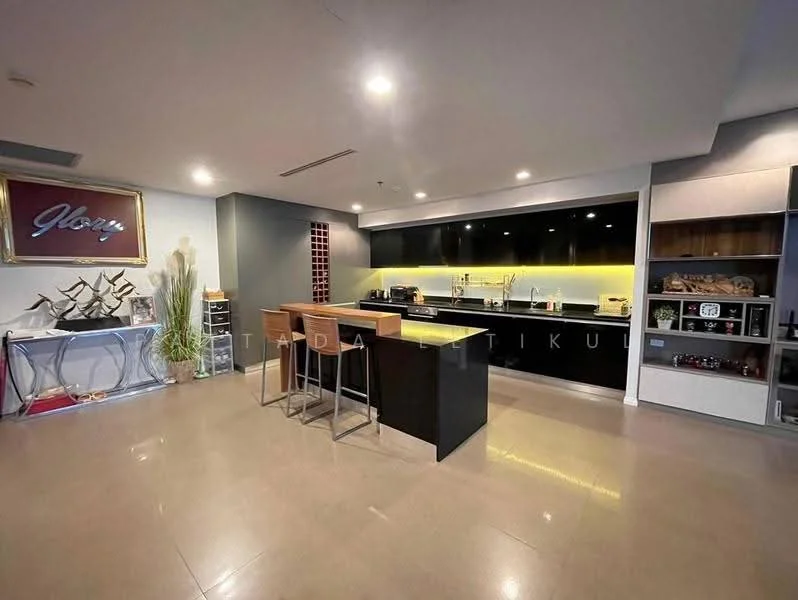 3 Bedroom condo in The River (Bangna-Lake 26 Community)