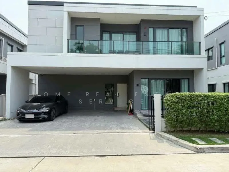 4 Bedroom condo in Centro Bangna