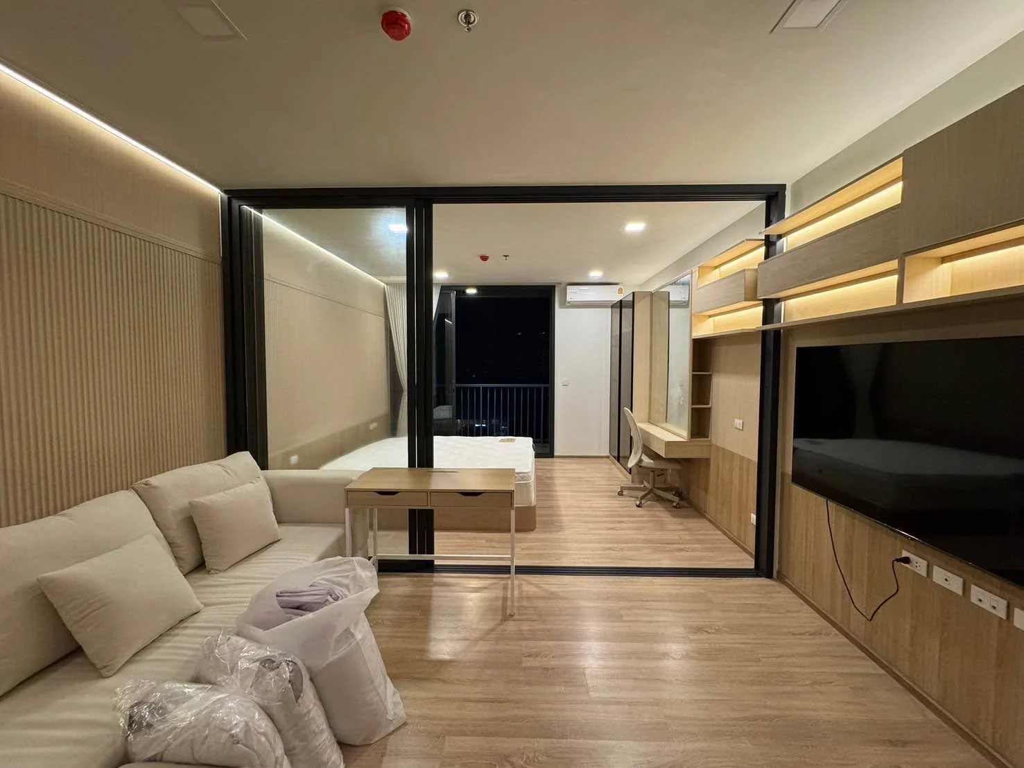Studio condo in XT Phayathai