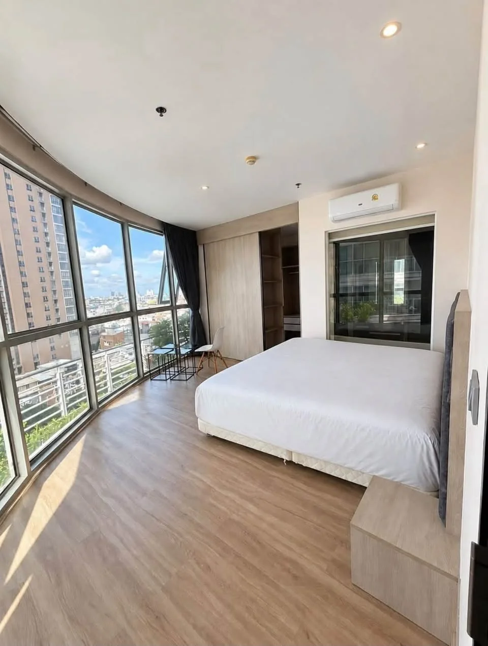 1 Bedroom condo in Sky Walk Residences