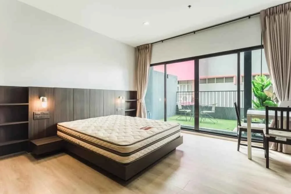 Studio condo in Noble Reveal