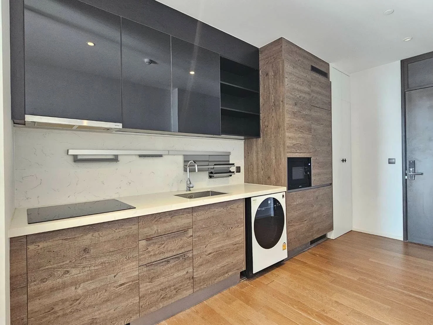 2 Bedroom condo in Muniq Langsuan