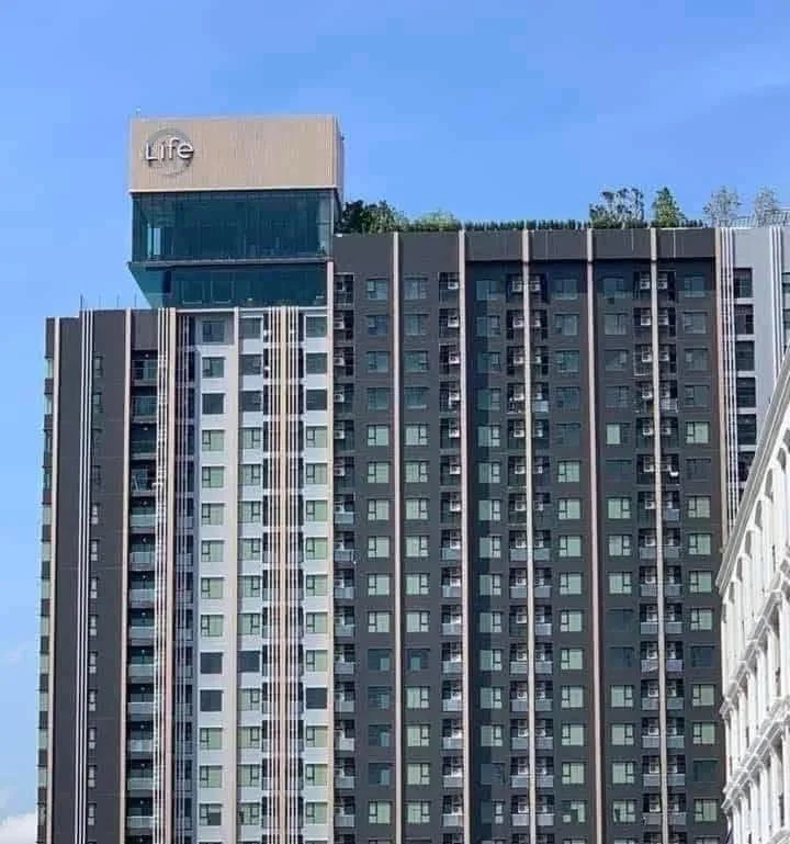 Studio condo in Life Sukhumvit 62