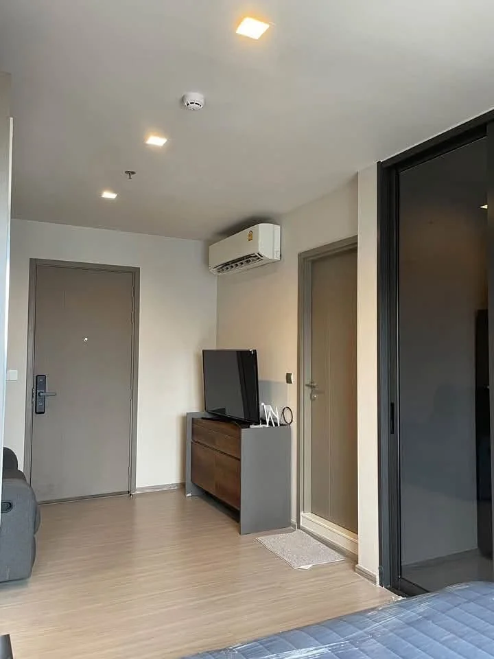 Studio condo in Life Asoke Hype