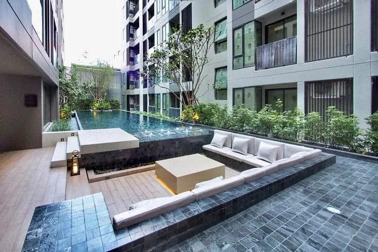 1 Bedroom condo in Maestro 07 Victory Monument