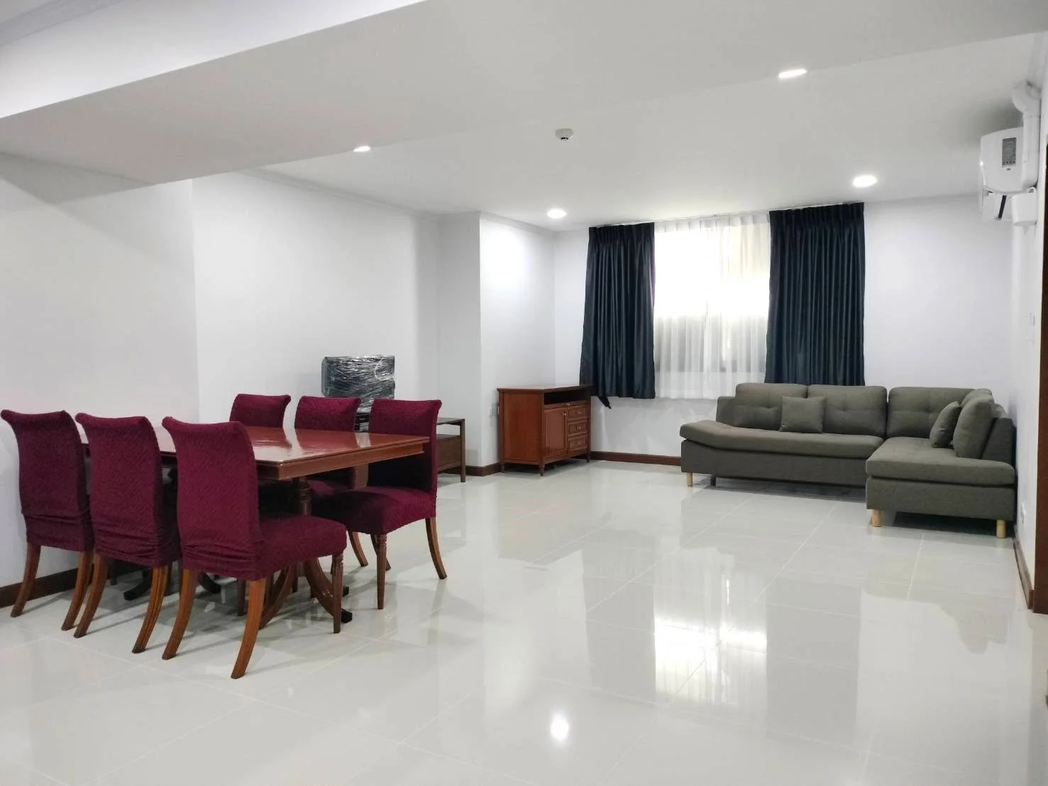 2 Bedroom condo in Omni Tower Sukhumvit Nana