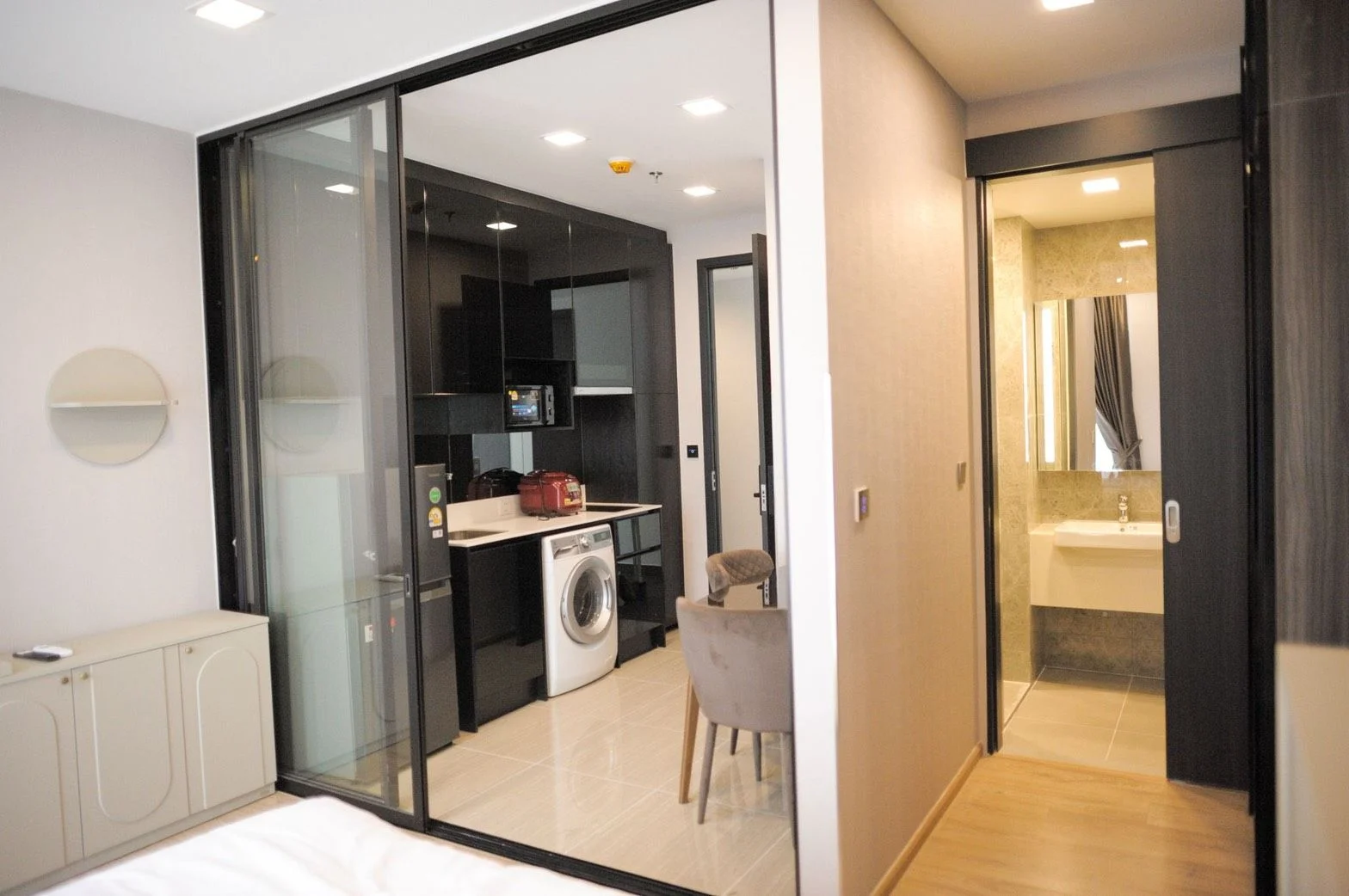 1 Bedroom condo in Noble Around Ari