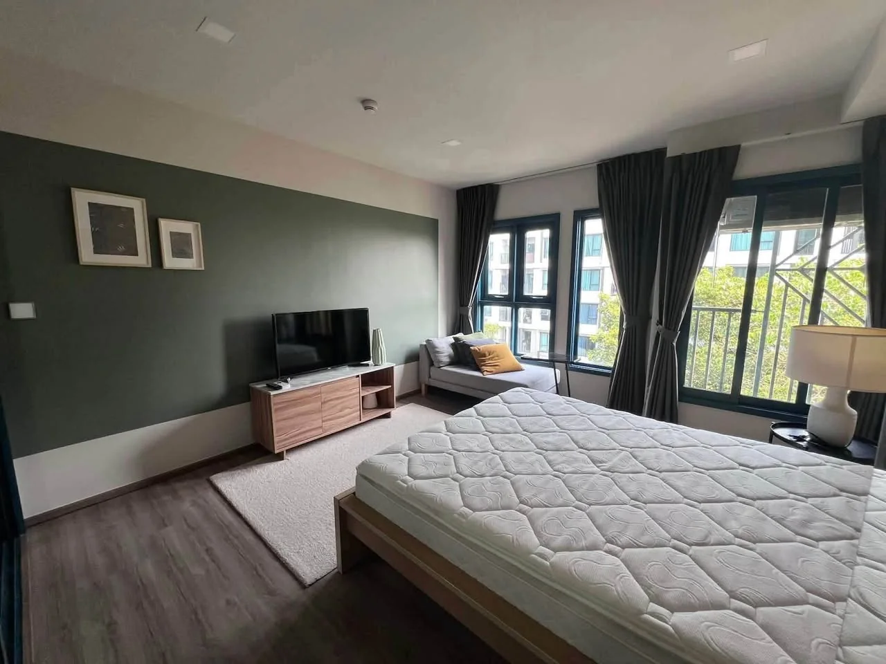 Studio condo in The Base Sukhumvit 50