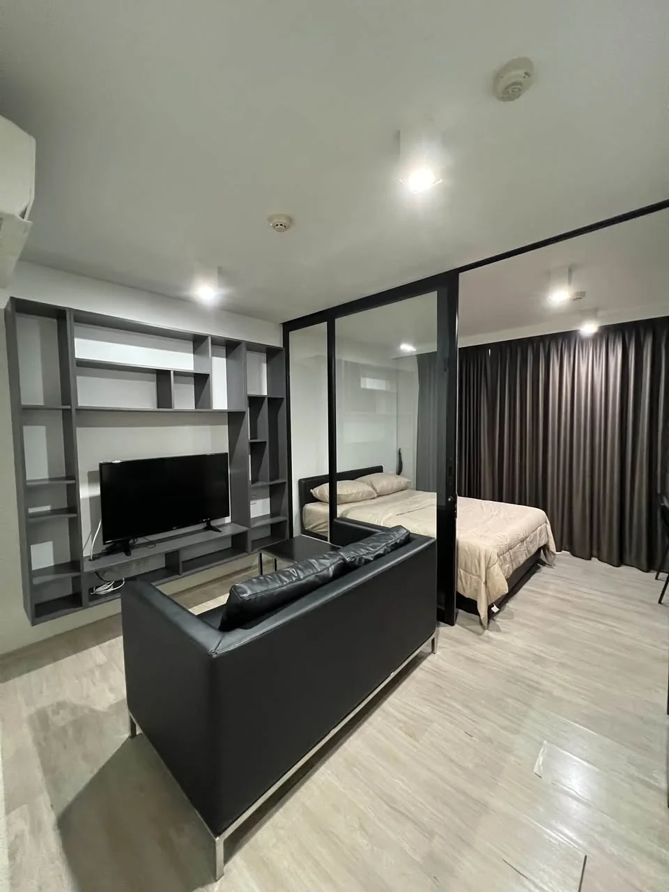 1 Bedroom condo in Maestro 02 Ruamrudee