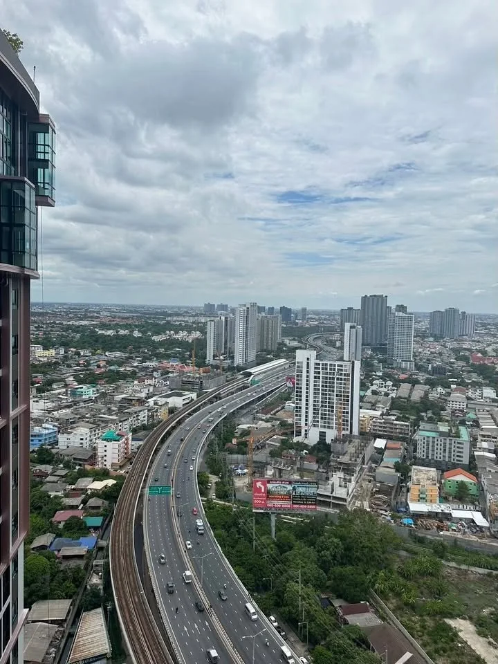 Studio condo in Altitude Unicorn Sathorn-Tha Phra