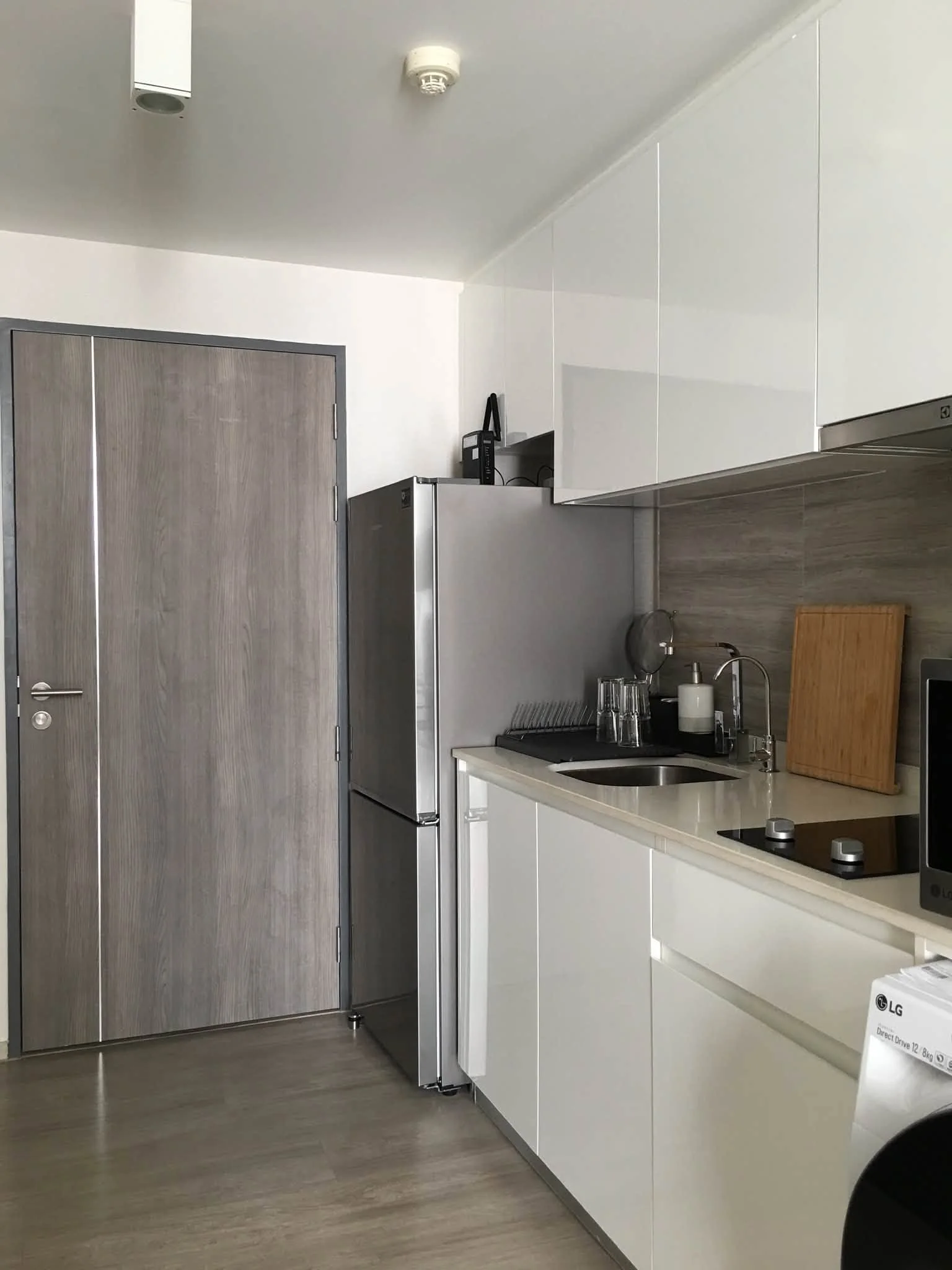 3 Bedroom condo in Maestro 02 Ruamrudee