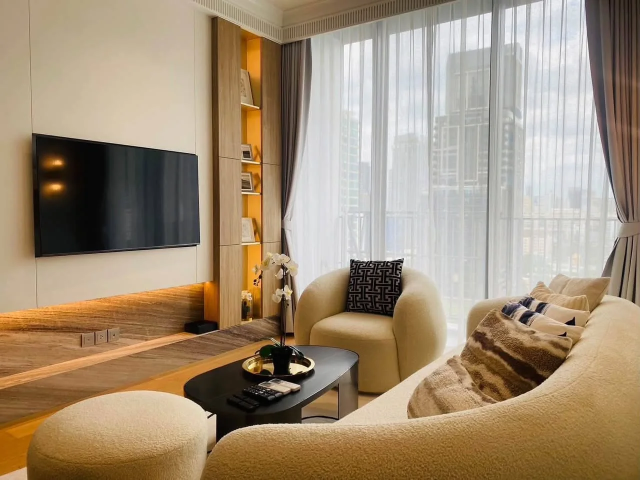 1 Bedroom condo in 28 Chidlom
