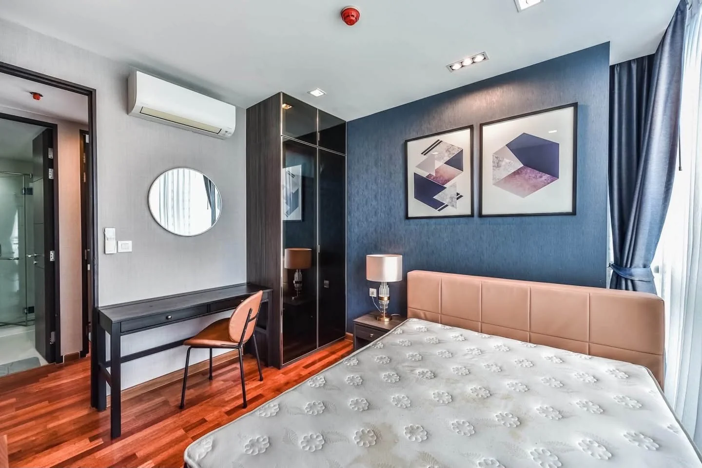 2 Bedroom condo in Wish Signature Midtown Siam
