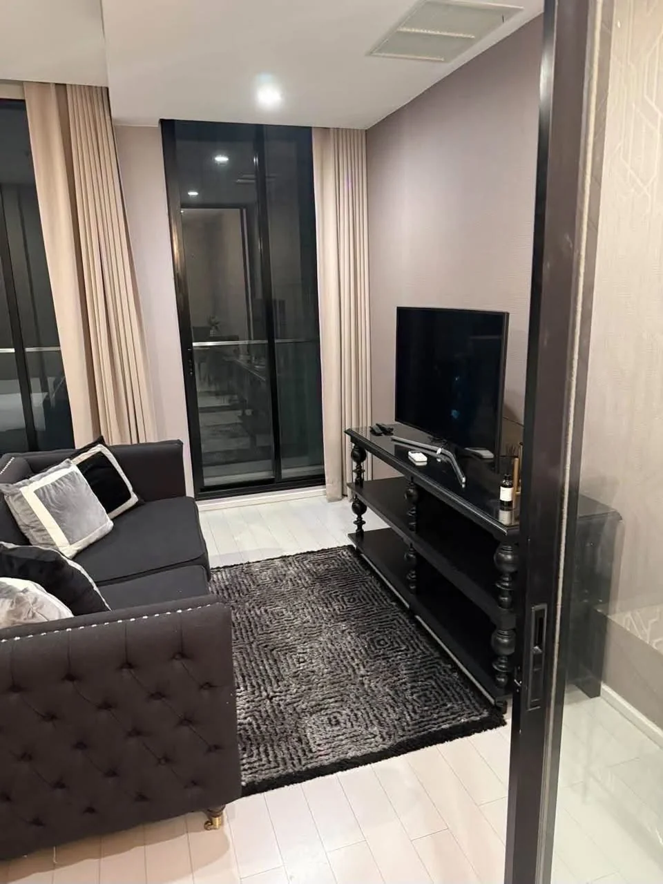 1 Bedroom condo in Noble Ploenchit