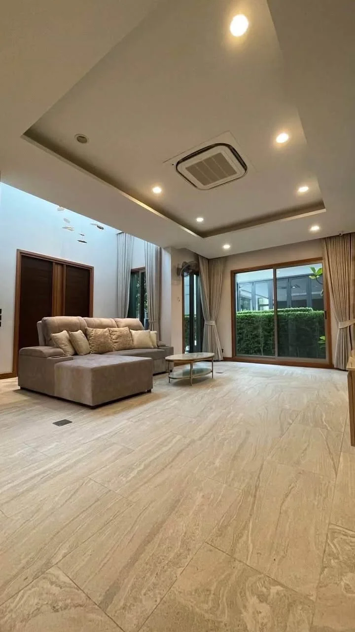 3 Bedroom condo in Grand Bangkok Boulevard Srinakarin
