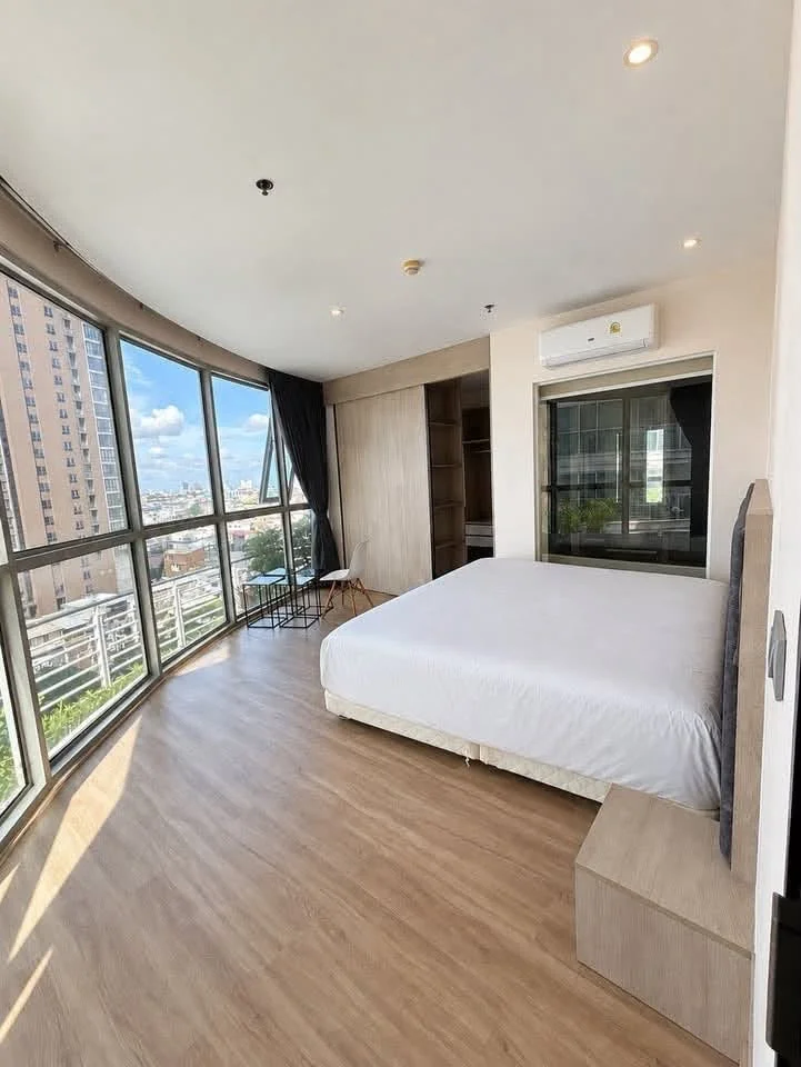1 Bedroom condo in Sky Walk Residences