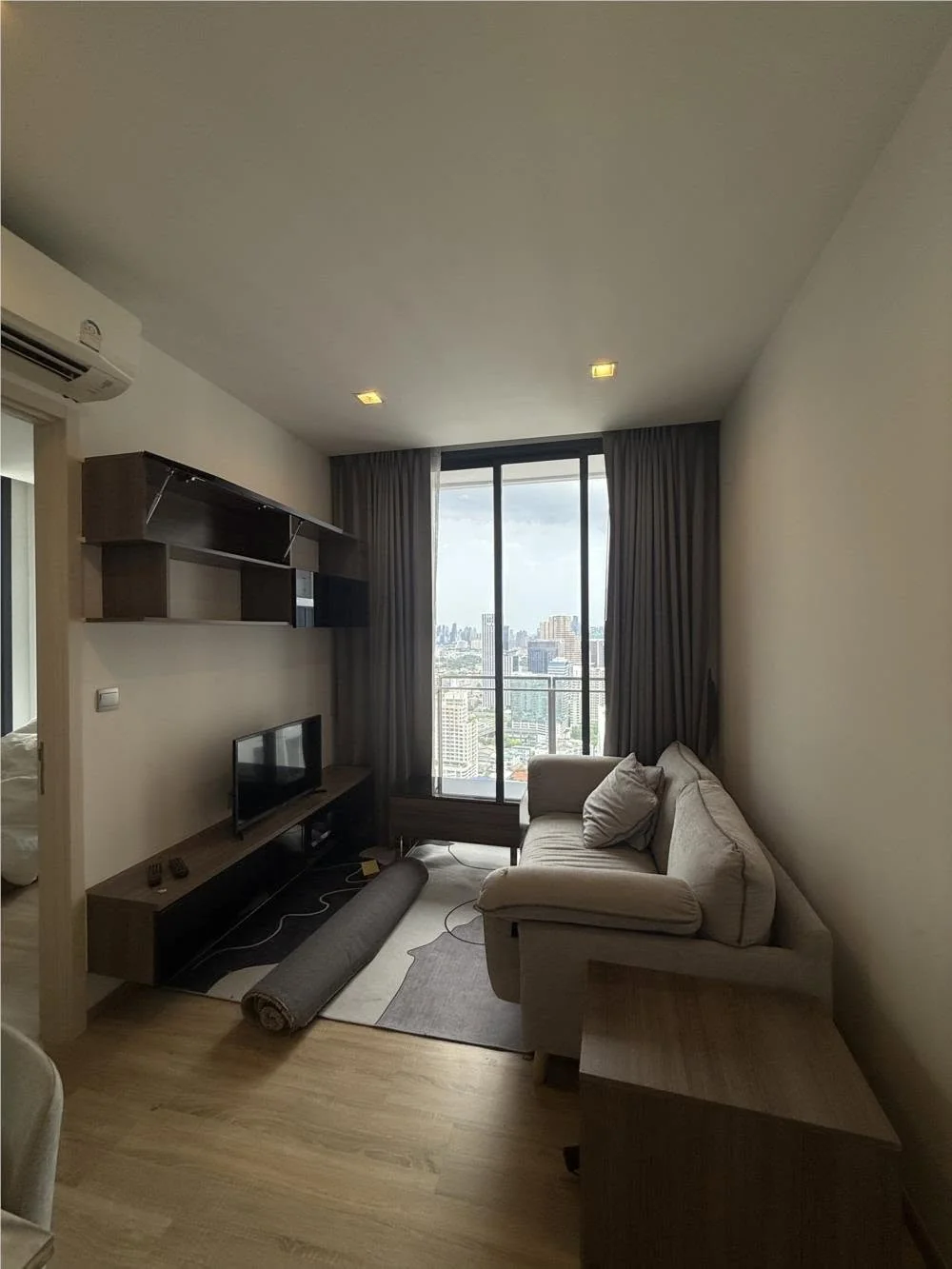 Studio condo in The Line Phahon-Pradipat