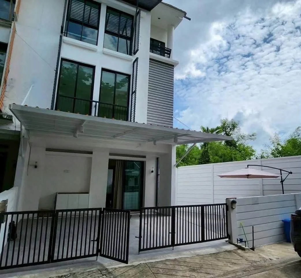 3 Bedroom condo in Areeya Mandarina Sukhumvit 77