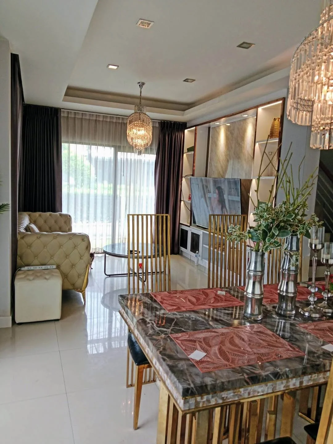4 Bedroom condo in Centro Ramindra-Chatuchot