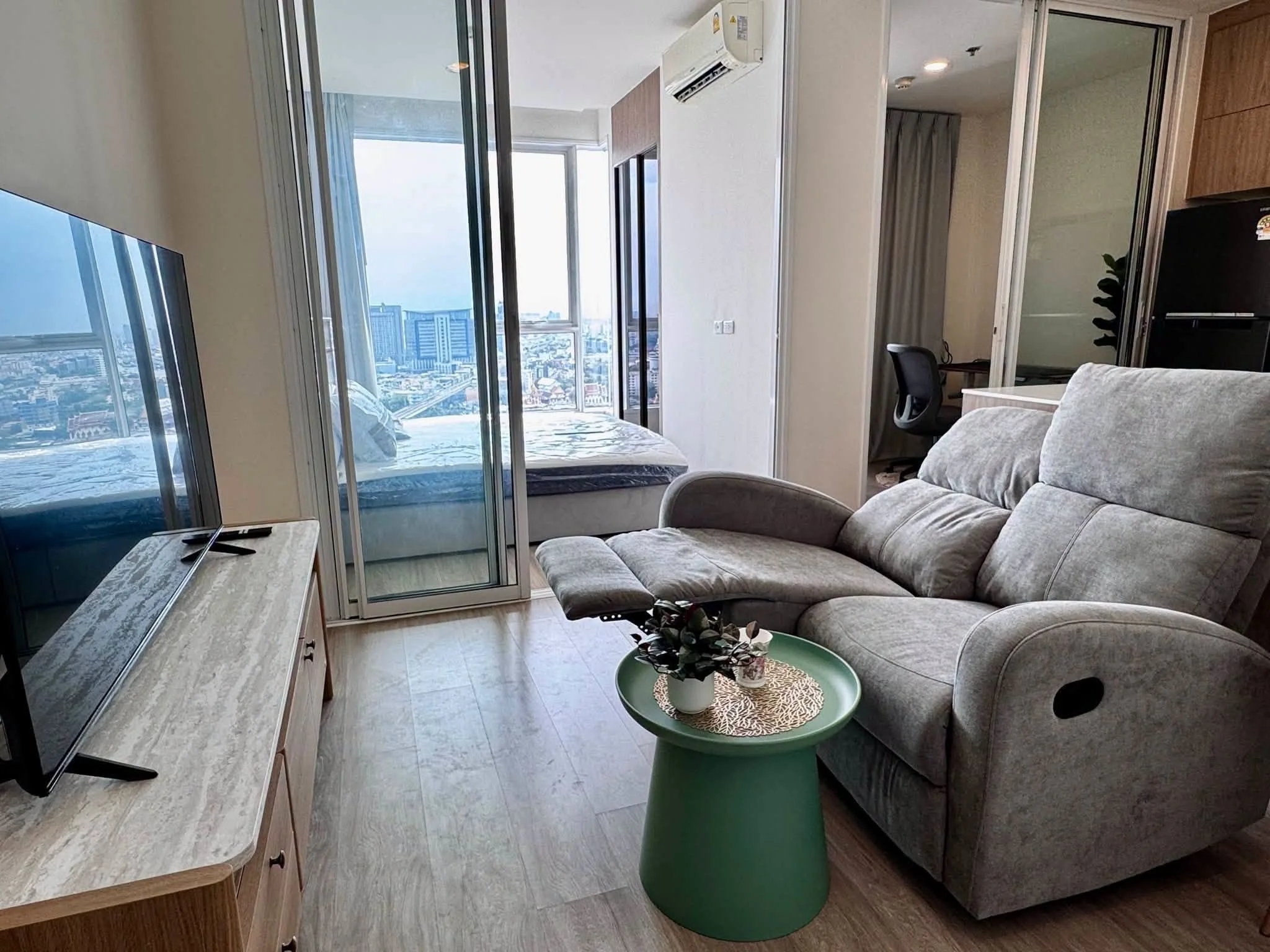 1 Bedroom condo in De Lapis Charan 81