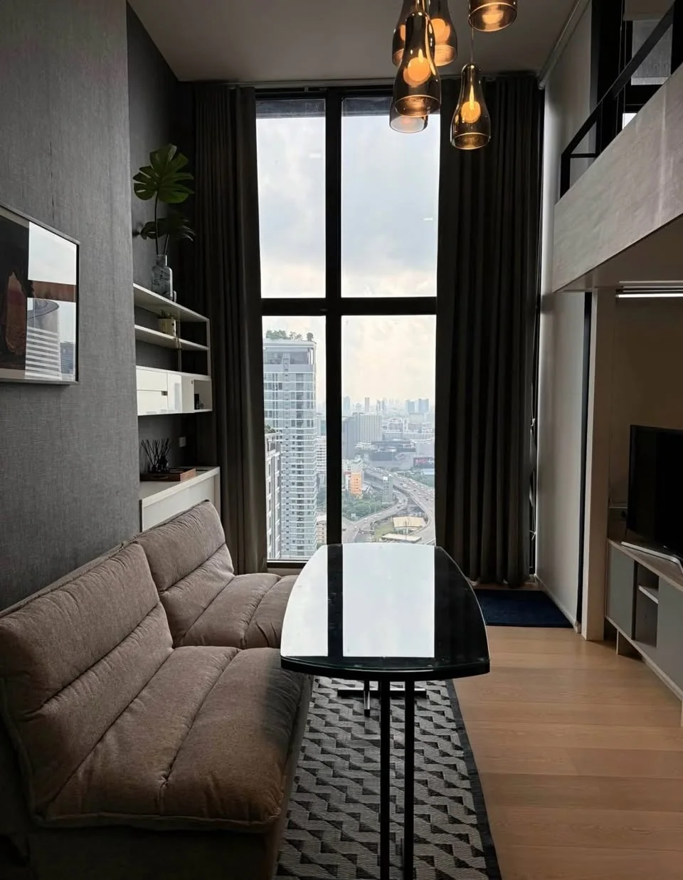 1 Bedroom condo in Chewathai Residence Asoke