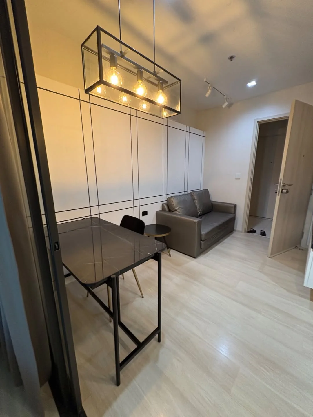 1 Bedroom condo in Life One Wireless
